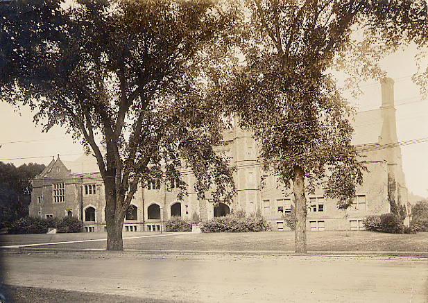[Student-Alumnae Hall]
